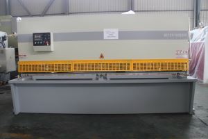 QC12K idrawliku Swing raġġ Shearing magna 16 × 3200