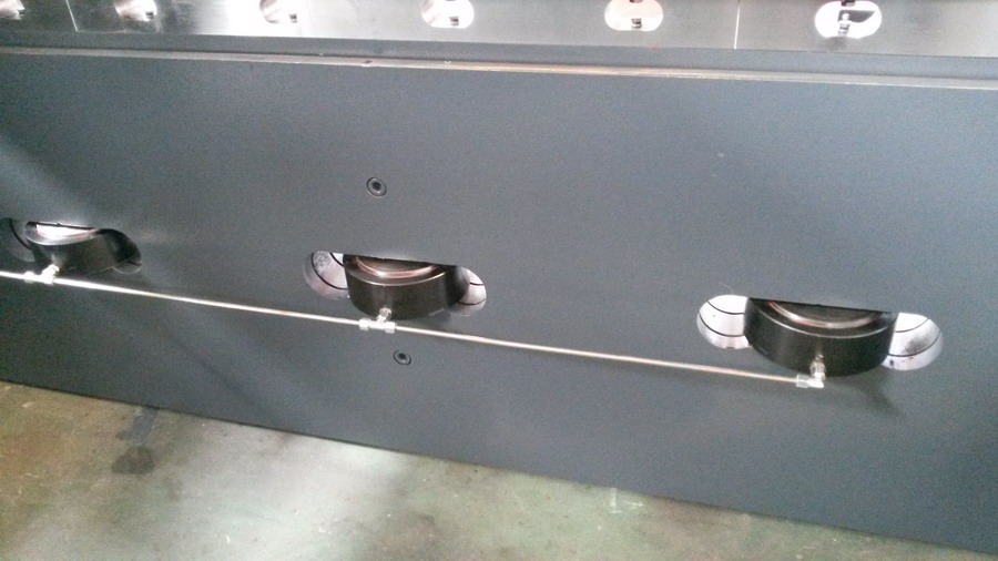 cnc hydraulic crowning system .jpg