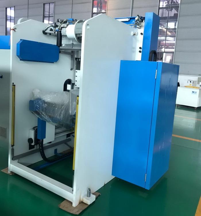 Iċ-Ċina Yawei għamlet il-brejk tal-istampa tal-mini CNC Synchro 60T tal-Italja ESA S640 MCS DSP li jħares il-lejżer