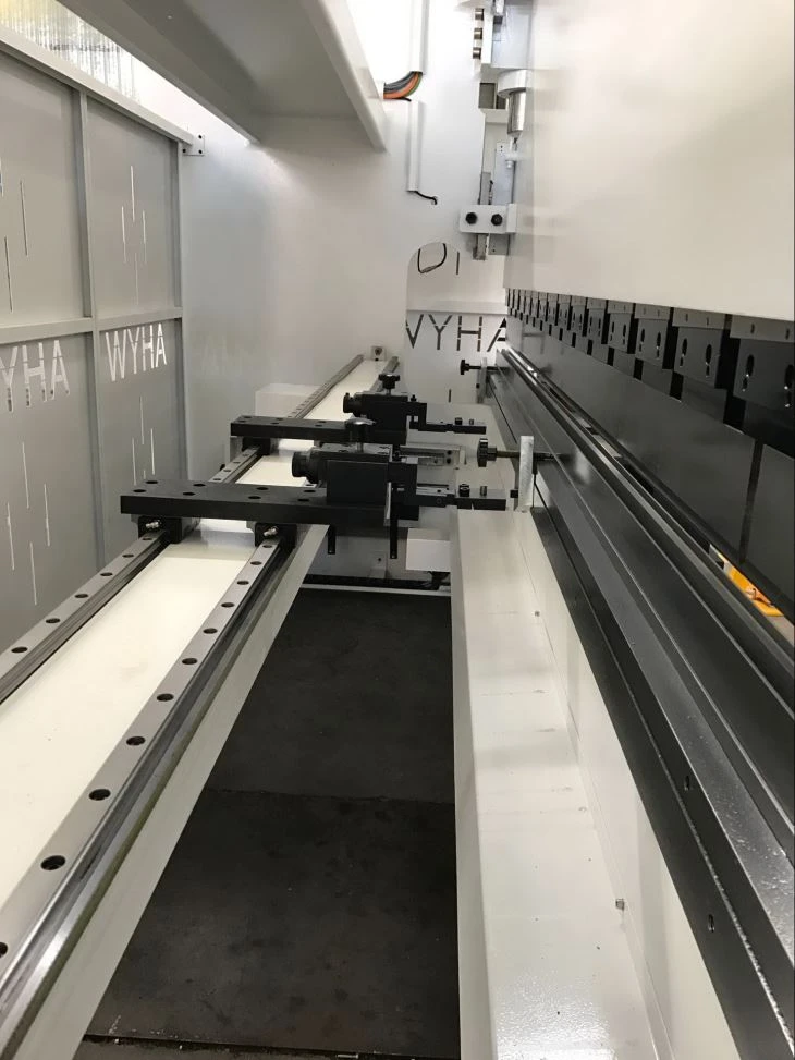 AHYW Yawei PBM 4M hybrid press brake 2 axis back gauge
